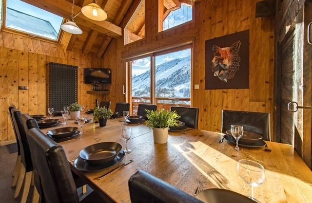 Charming 11-person chalet close to the village centre