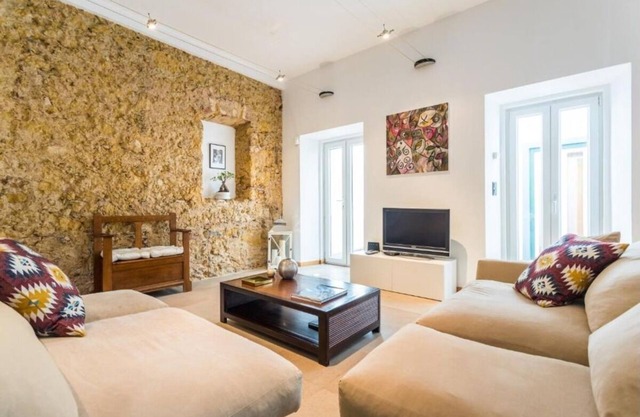 Charming 18th-Century Villa with all Amenities Spacious Terrace & Prime Location
