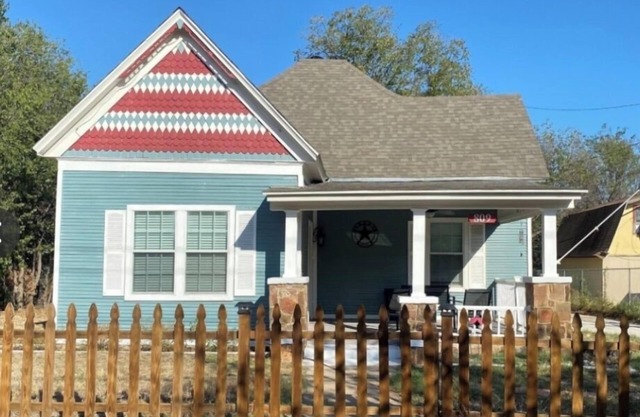 Charming 1900 Victorian home in the country