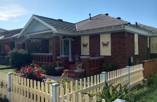 Charming 1924 Craftsman Style Cottage Adjacent to the Garten Verein