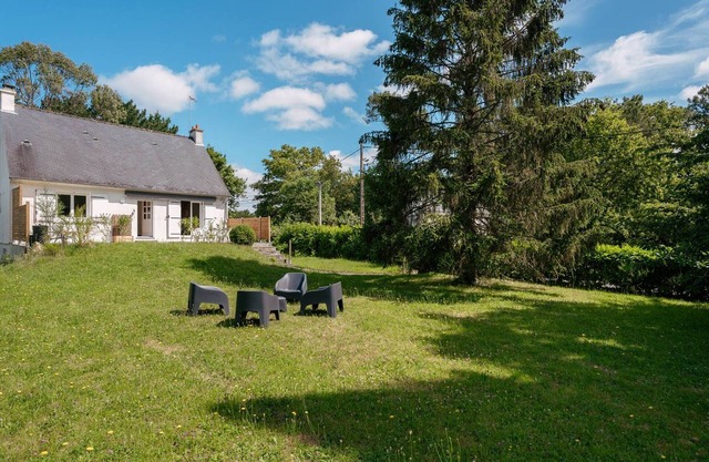Charming 2-Bed House in Carnac Countryside with Garden, Near Crac'h River