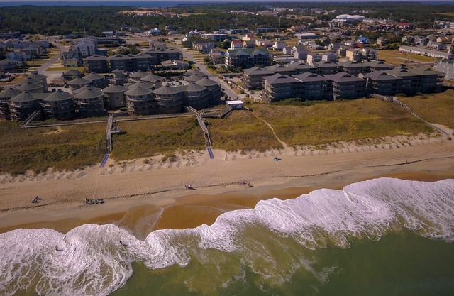 Charming 2-bedroom resort across the street from the ocean in Kill Devil Hills.