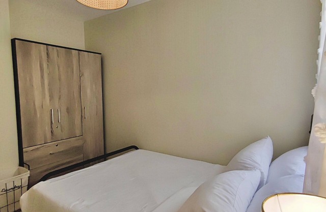 Charming 2-bedroom apartment in delightful Dumaguete City with AC
