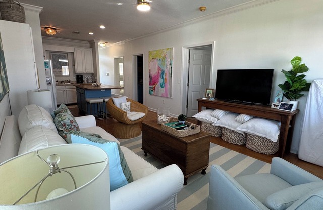 Charming 2-bedroom gulf view condo in serene Pass Christian/Long term Rental