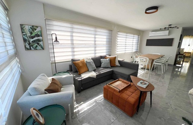 Charming 2-bedroom apartment in vibrant San Juan, near La Placita and Choliseo