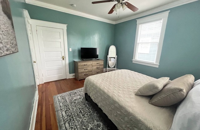 Charming 2-bedroom apartment in Savannah with AC, WiFi