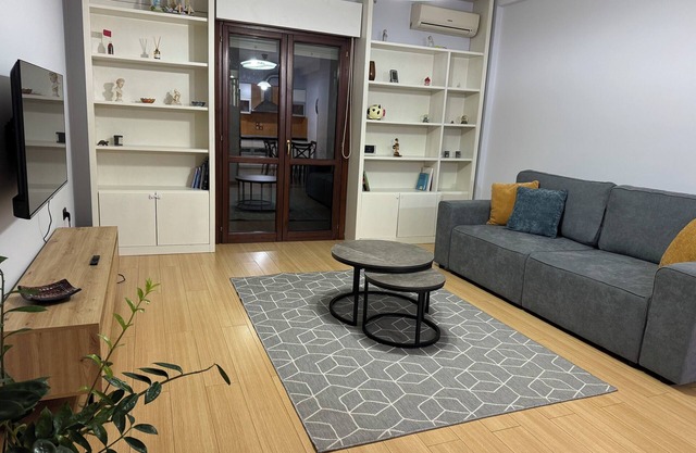 Charming 2-bedroom apartment with WiFi, AC in fabulous Tiranë