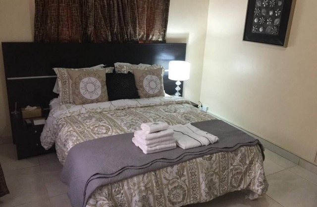 Charming 2 Bedroom Apartment - Your Perfect Urban Retreat!