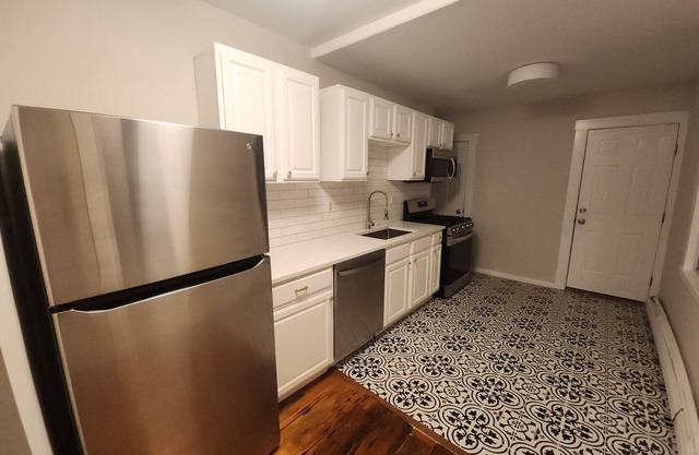 Charming 2-bedroom apartment with AC, in Historic Bunker Hill area of Boston.