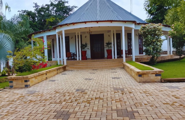 Charming 2-bedroom bungalow in welcoming Kiboriloni with WiFi, AC