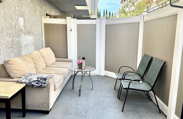 Charming 2-bedroom condo with WiFi, AC in delightful Arcadia