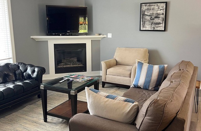 Charming 2-bedroom condo in nice Douglas with Pool