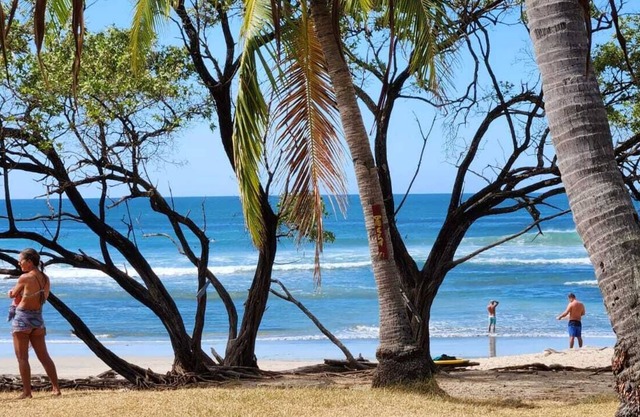 Charming 2-bedroom house with WiFi, AC in serene Guanacaste Playa Negra, surf.