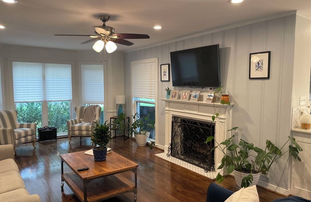 Charming 2 bedroom house with great outdoor living area in across from TCU