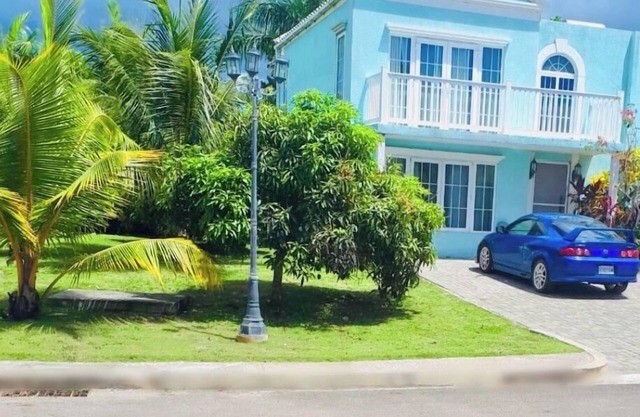 CHARMING 2 BEDROOM HOME: 3 BEDS, SLEEPS 1-5, 24hr SECURITY, PRIVATE POOL & BEACH