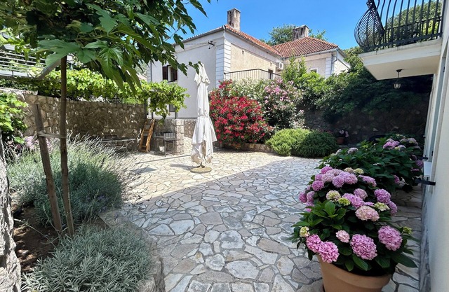 Charming 2-bedroom apartment with WiFi,AC,parking and yard in lovely Sveti Juraj