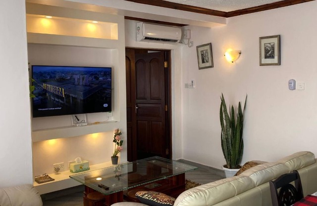Charming 2-bedroom Penthouse apartment with Pool, near Attractions in Nyali