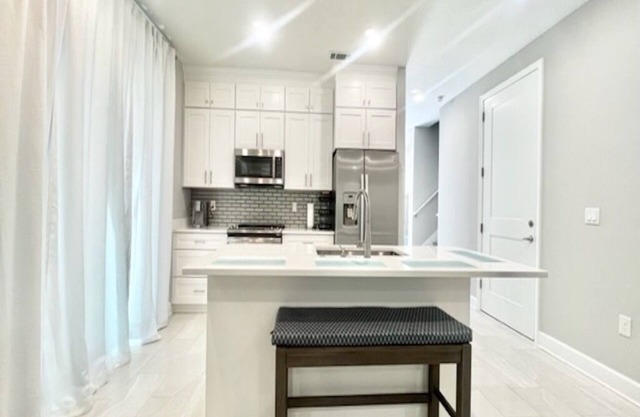 Charming 2-bedroom townhome in peaceful Niceville - room for boat and RV parking