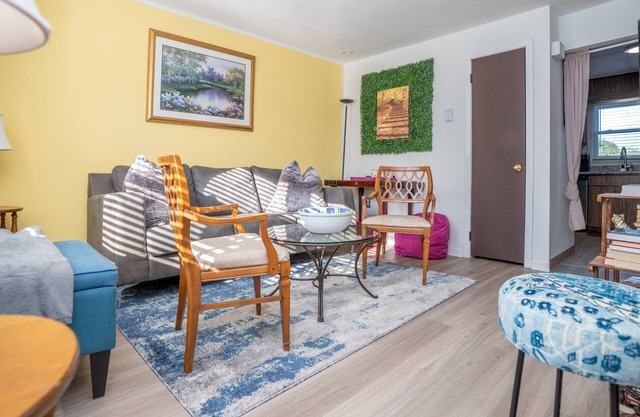 Charming 2-bedroom townhome in Norwich near Great Wolf L, Foxwoods & Mohegan Sun