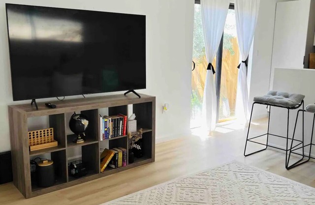 Charming 2-bedroom townhome with WiFi and AC in fabulous Florida City