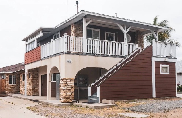 Charming 2-bedroom house with WiFi, AC home with hotel amenities