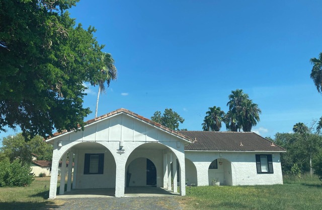 Charming 2-bedroom house with AC in Rancho Viejo. Friendly and unique cozy home