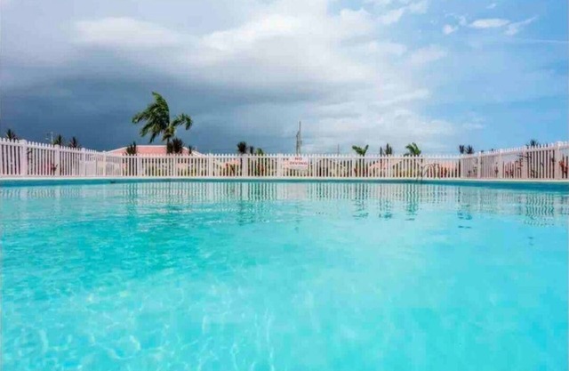 Charming 2-bedroom house with AC and WiFi in lovely St. Catherine Parish