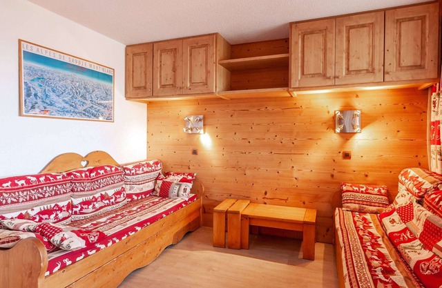Charming 2-room flat with terrace and new kitchen in the heart of Méribel, direct access to slopes