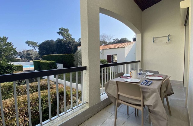 Charming 2-Room Apartment with Pool, Tennis, and Close to Beach - Sleeps 4