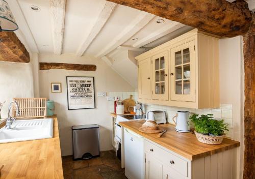 Charming 2BD Cottage in the Heart of Kingham!