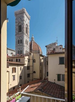 Charming 2bed Apt Overlooking Duomo