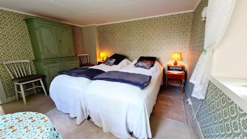 Charming 2BR Apt Retreat Smögen