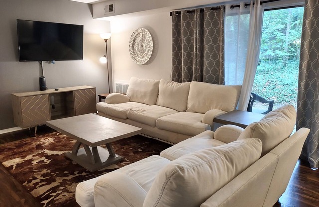 Charming 3 bdr. Condo in Central Raleigh