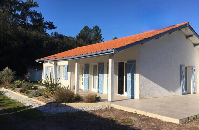 Charming 3 bedroom house, 1km ocean beaches