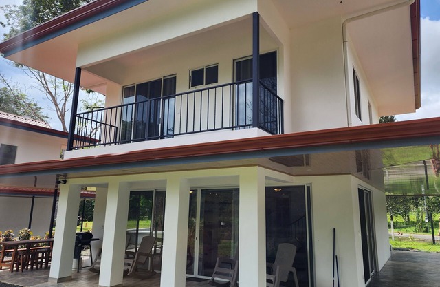 Charming 3-bedroom River edge villa with WiFi and AC minutes from Playa Hermosa