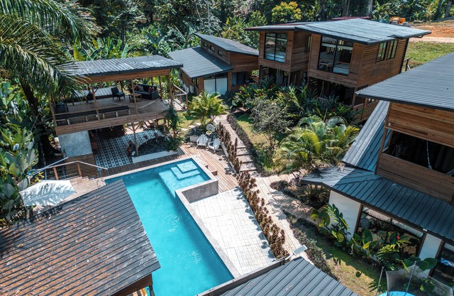 Charming 3-bedroom house w/pool, walking distance to the ocean at Bocas del Toro