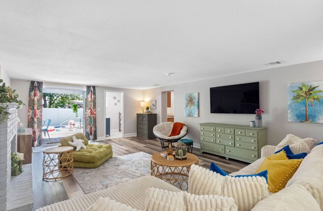 Charming 3-Bedroom, 2-Bathroom Home with Heated Pool and Spacious Backyard in the Heart of Lakeland