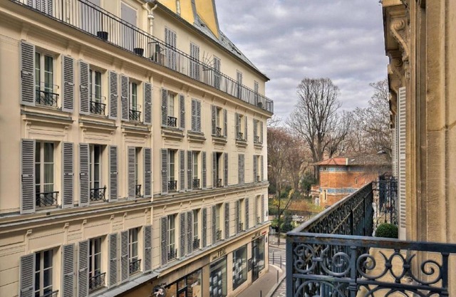 Charming 3-Bedroom Apartment by Luxembourg Gardens