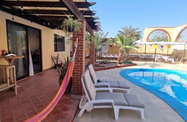 Charming 3-bedroom house in downtown La Paz with WiFi, AC and pool!