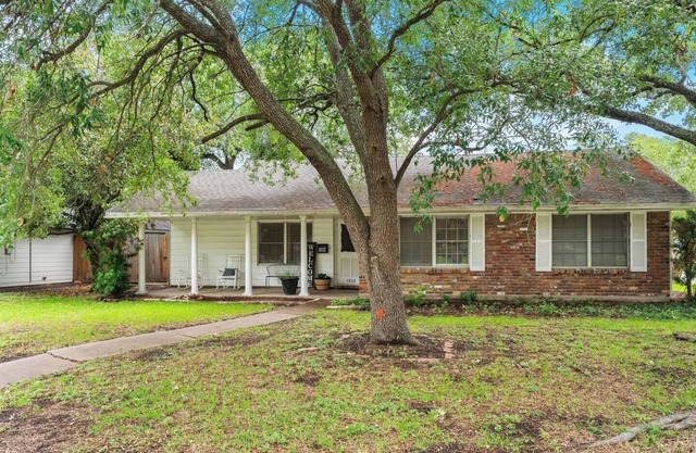 Charming 3-bedroom house with WIFI and close NRG