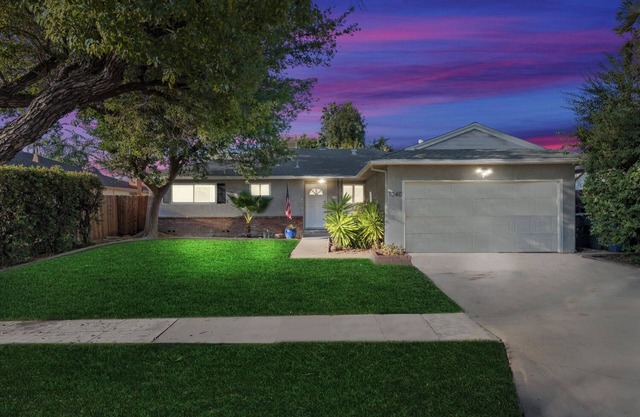 Charming 3-bedroom house with WiFi and AC in awesome Fresno
