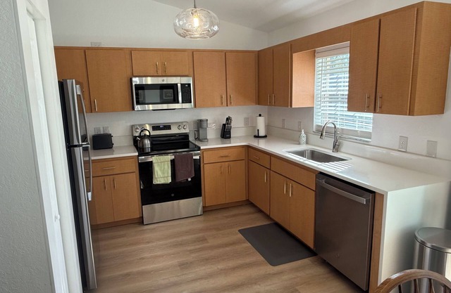 Charming 3-bedroom house a short drive from WEC, downtown Ocala, and shopping!
