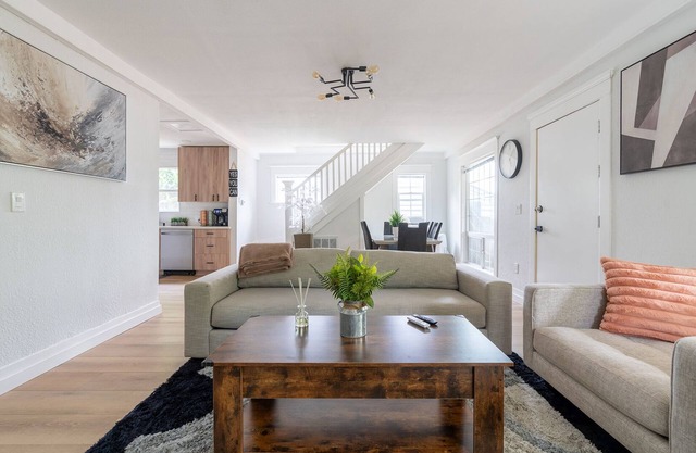 Charming 3 BR/3 BA Tukwila home