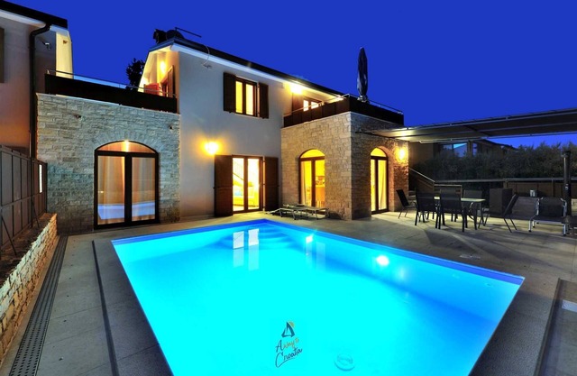 Charming 3-BR villa with private pool close to beaches