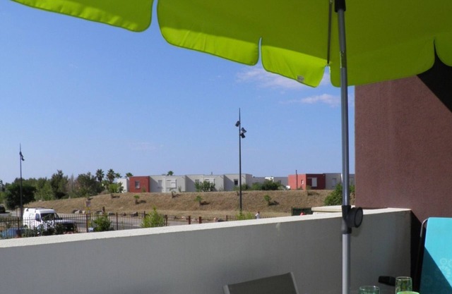 Charming 3-Room Modern Apartment Near Beach with Parking