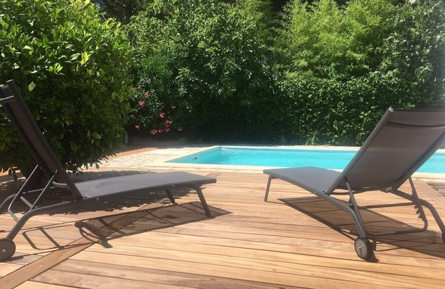Charming 4 bedroom Villa with swimming pool between beach and golf course.