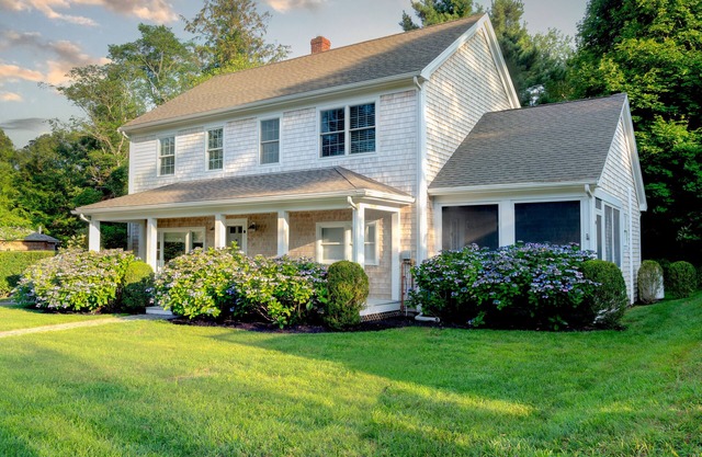 Charming 4-bedroom home in marvelous Tisbury walking distance to shops and ferry