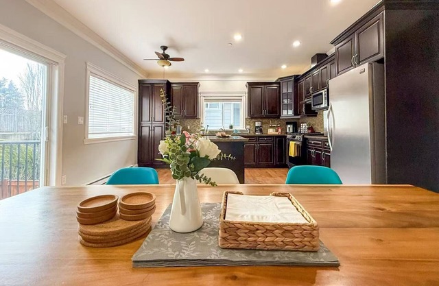 Charming 4-bedroom house in Langford next to Thetis lake