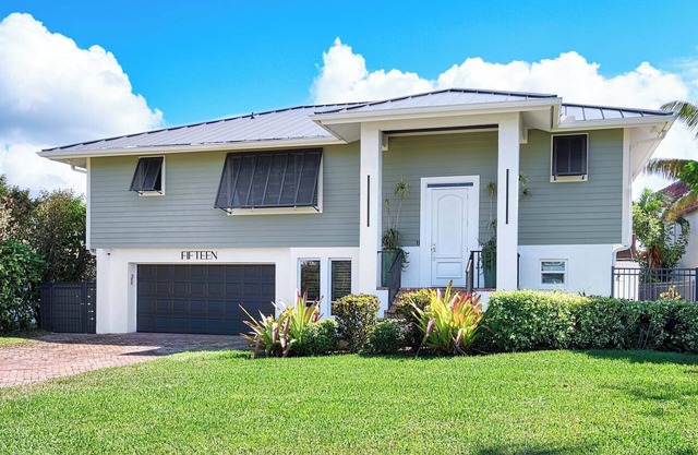 Charming 4 bedroom, Pool, Dock, Bay View on Isles Of Capri, Naples Marco Island