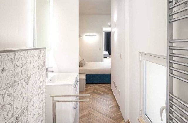 "Charming 4-Bedroom Townhome with WiFi & AC, 4 Minutes from Tas-Sliema Seafront"
